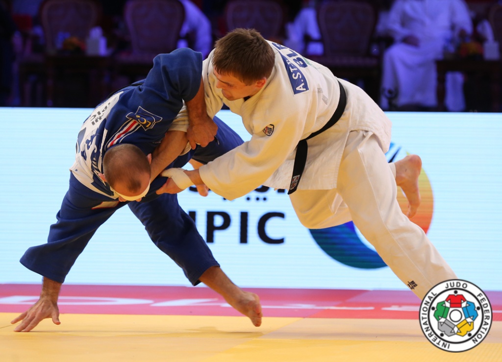 20141101_AbuDhabi_STSIASHENKA, Aliaksandr (BLR) - SCHMITT, Alain (FRA)1.jpg
